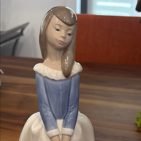 Tranquil Blue and White Art Sculpture
